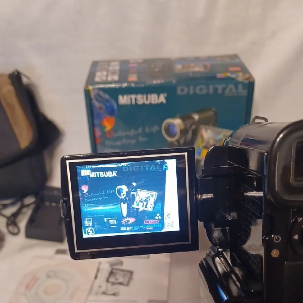 Black Digital Video Camera with LCD Screen Mittsuba MIT305